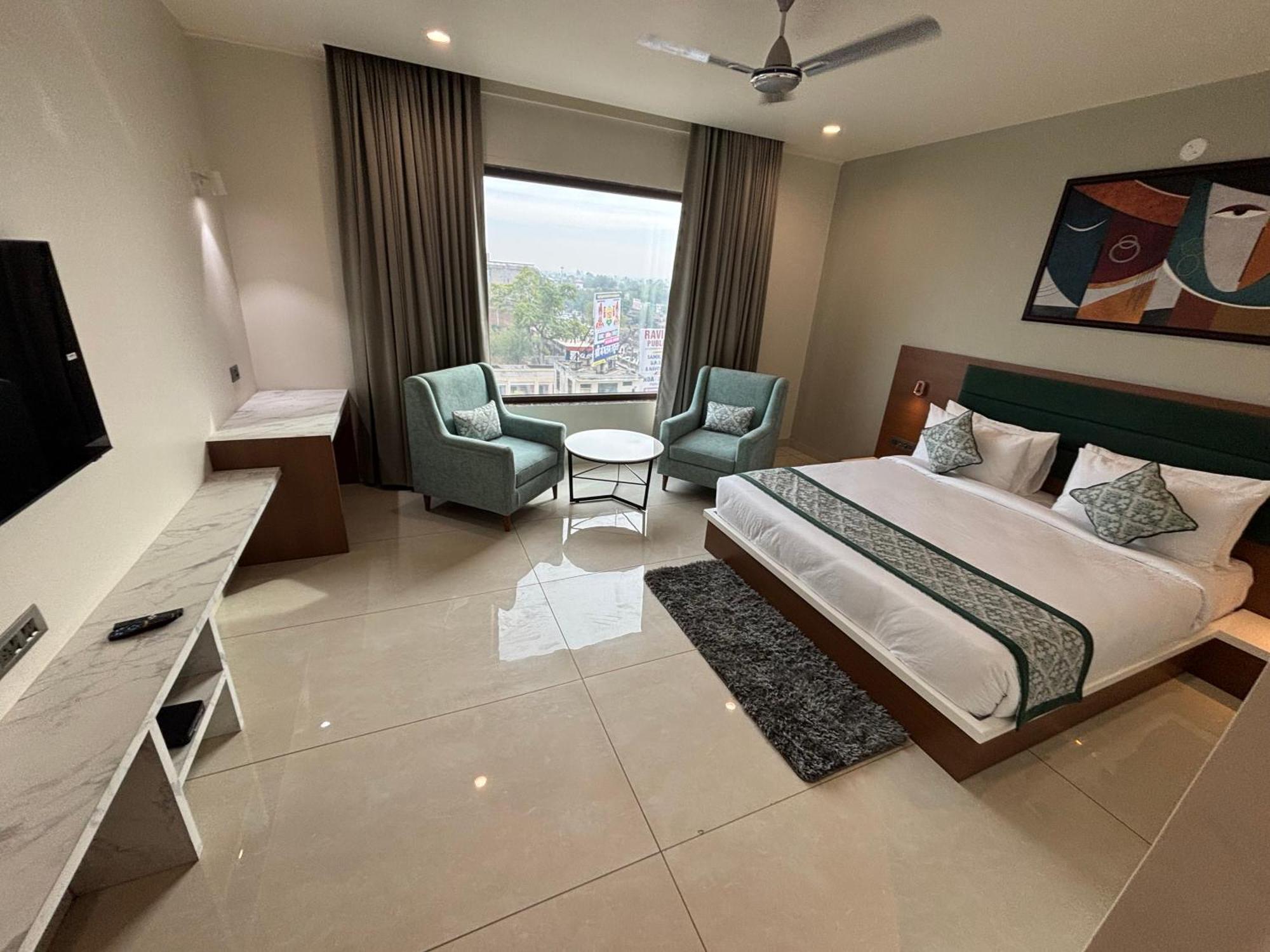 Hotel The Crown Inn Jhunjhunu エクステリア 写真