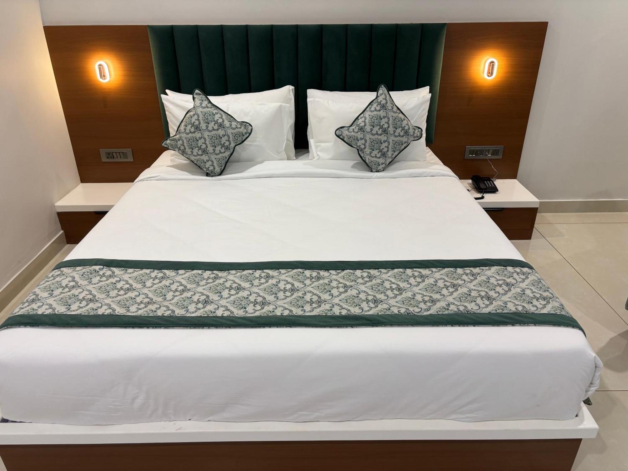 Hotel The Crown Inn Jhunjhunu エクステリア 写真
