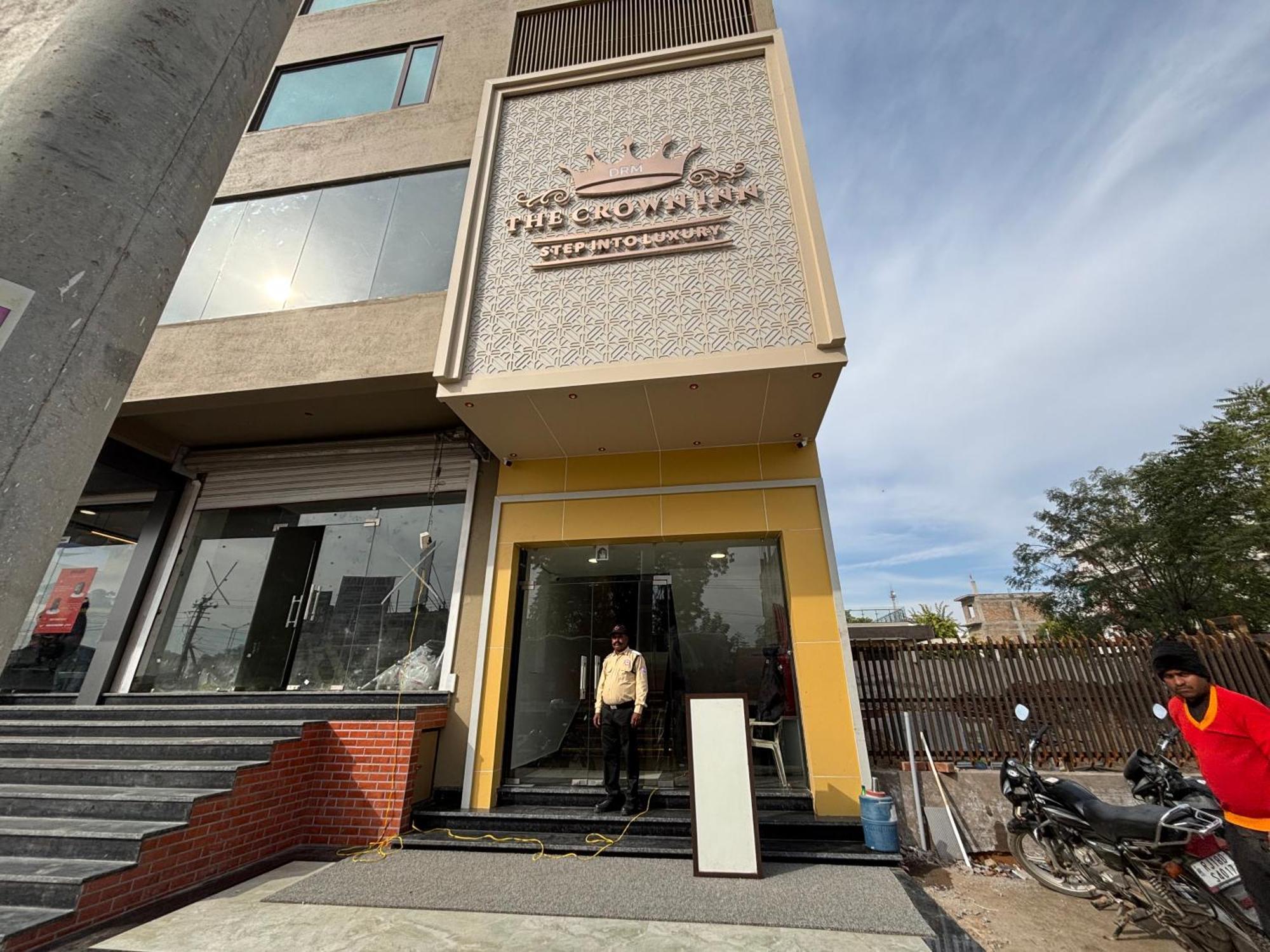 Hotel The Crown Inn Jhunjhunu エクステリア 写真