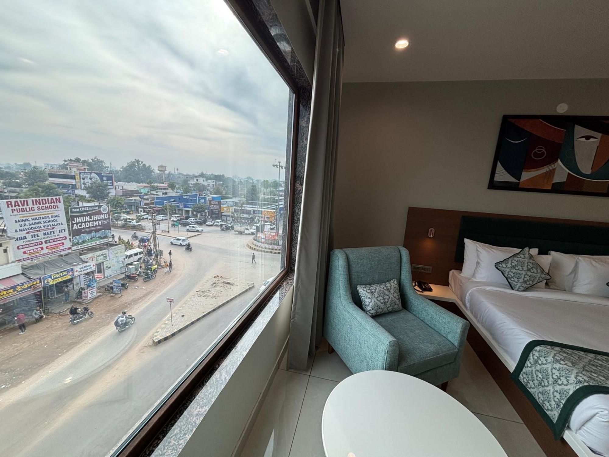 Hotel The Crown Inn Jhunjhunu エクステリア 写真